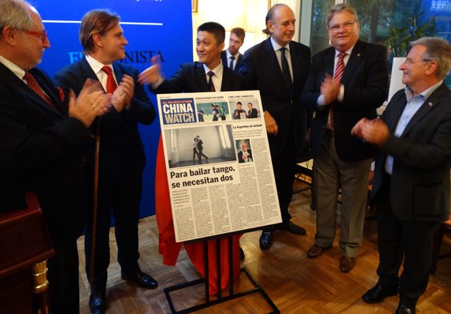La ceremonia se desarrolló en el hall de la embajada