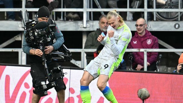 Manchester City batió a Burnley, llegó a la cima de la Premier y le metió presión a Arsenal