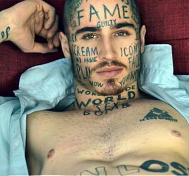 El modelo canadiense se realizó 24 tatuajes solamente en el rostro.
