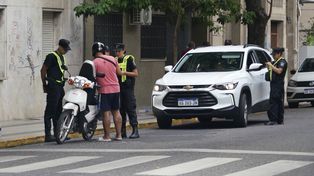 El centro mostraba las calles casi vacías y con fuerte presencia policial.