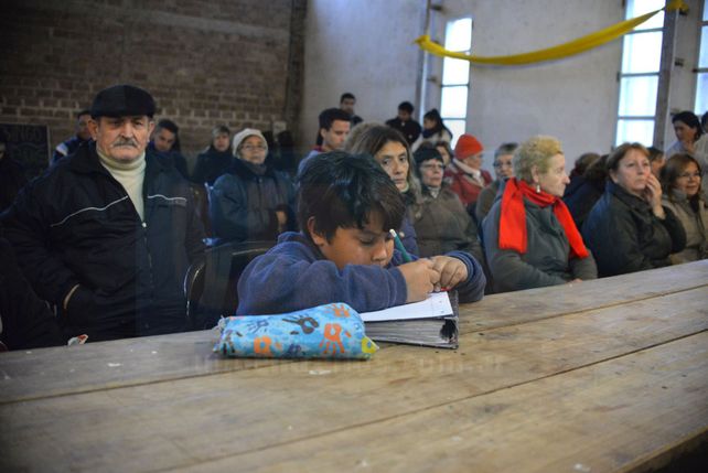 El gurí aprovechó para hacer la tarea.&nbsp;