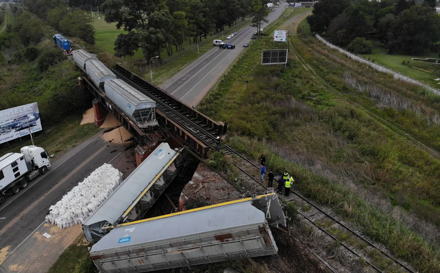 Descarrilamiento de vagones de Trenes Argentinos en el puente La Virginia de Pérez