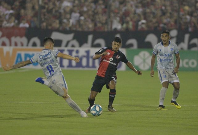 En un partido de ida y vuelta, Newells fue superior pero no pudo resolverlo y perdió
