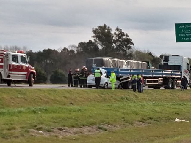 Dos personas murieron por un tremendo choque en la autopista Buenos Aires-Rosario