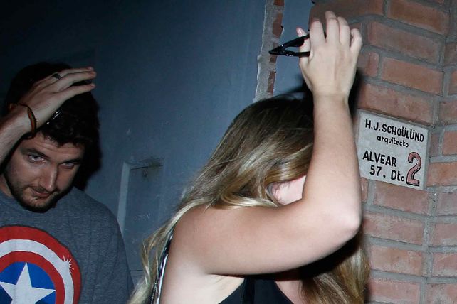 Dalma Maradona se molesta por ser fotografiada con su novio