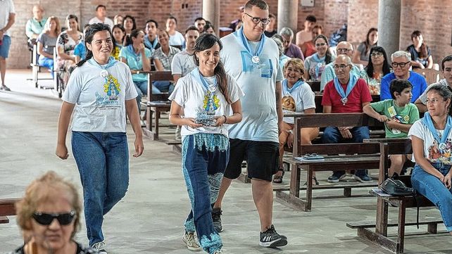 Misionera. Daiana Vergara (al centro) formó parte de la Misión Arquidiocesana que tuvo lugar en Oro Verde