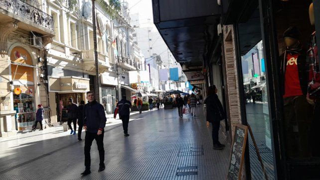 La recesión no afloja: las ventas minoristas cayeron 15,7% anual en julio y las pymes piden reducir impuestos