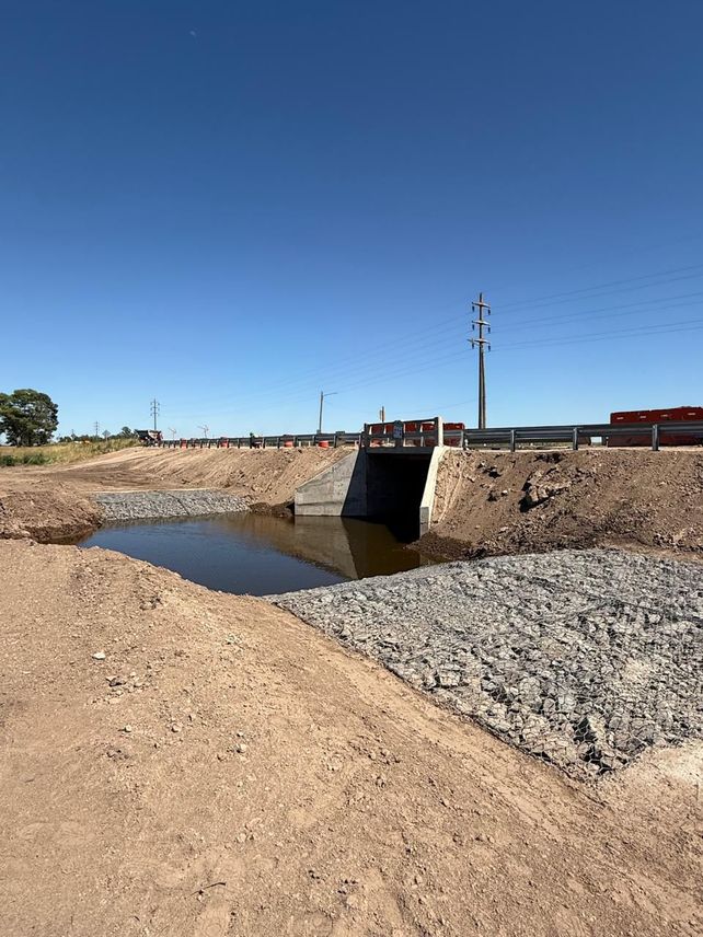 Finalizaron las obras del canal Agataura que ordenará excedentes hídricos entre lagunas del sur provincial