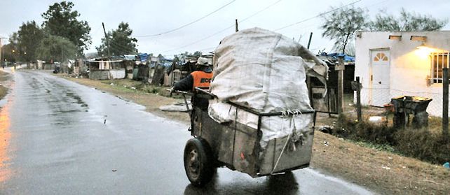 Cada vez más familias humildes llegan a poblar los asentamientos