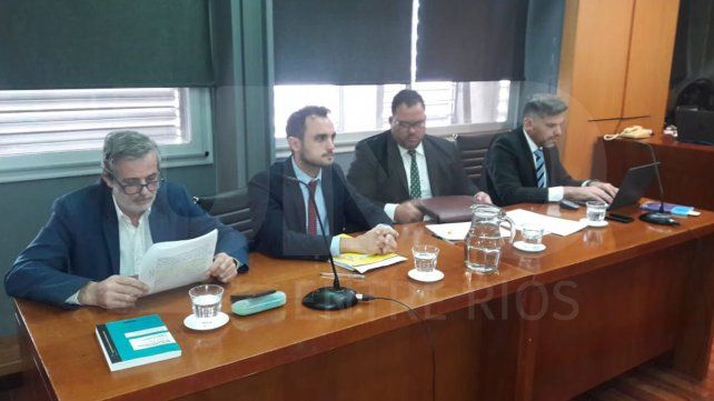 De izquierda a derecha: abogados querellantes Iván Vernengo y Damián Petenatti; fiscales Santiago Alfieri e Ignacio Aramberry.