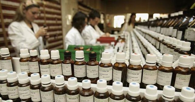 ¿Placebo? En Argentina no hay venta libre de remedios homeopáticos sino que son producidos por algunas farmacias.