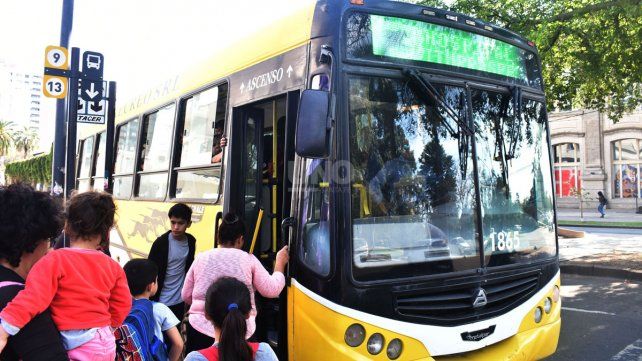 Se normaliza el servicio de colectivos este viernes en la ciudad. 