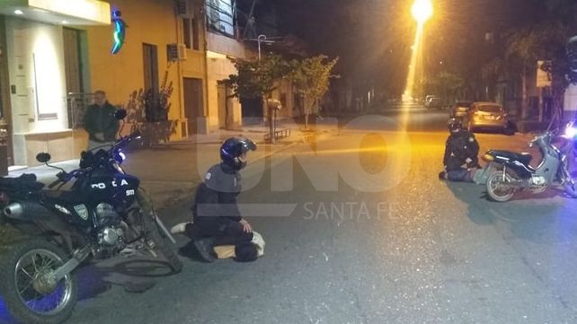 Dos motochorros terminaron tras las rejas luego de robarle la cartera a una mujer