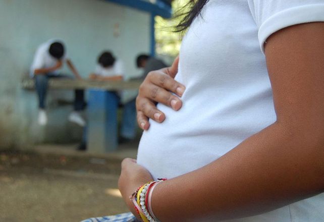 Las madres menores de 16 años tienen cuatro veces más riesgos de morir.