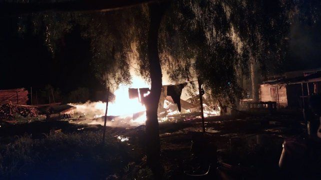 Un hombre que iba a ser excluido del hogar por violencia de género debió ser rescatado al incendiar su casilla
