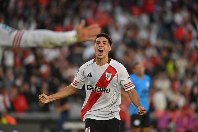 Galván marcó dos tantos en River.