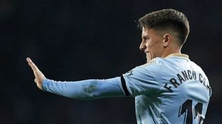 “Ya voy”, parece decir Franco Cervi, con la camiseta de Celta de Vigo. El volante de 30 años, que no suma minutos en España, tiene ganas de volver a Rosario Central.
