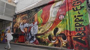 El mural de 10 metros por 6 se luce desde el sábado pasado en Catamarca 1640 y fue realizada en tres días y medio por Marlene Zuriaga y Lisandro Urteaga.