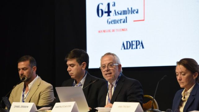 Etchevers: La inteligencia artificial desafía la sustentabilidad de los medios y obliga a construir nuevas respuestas
