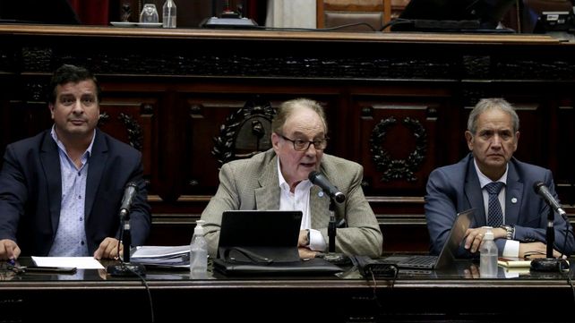 Dictamen. Carlos Heller presidió el debate en la comisión de Presupuesto. La ley de leyes va al recinto.