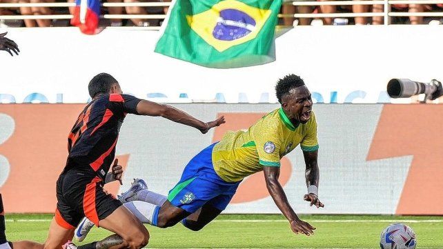 Conmebol admitió que Brasil fue perjudicado ante Colombia al no sancionar un penal que le cometieron a Vinicius. Conmebol admitió que Brasil fue perjudicado ante Colombia al no sancionar un penal que le cometieron a Vinicius.
