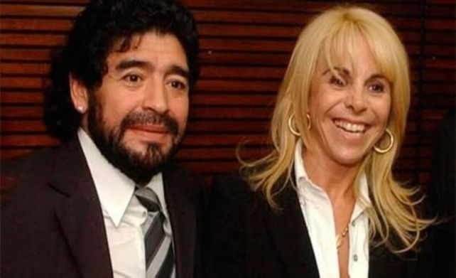 Otros tiempos. Maradona junto a Claudia Villafañe en momentos de felicidad. El miércoles la ex del Diez irá a la marcha a pedir justicia.&nbsp;