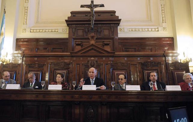 El resultado. Por seis votos contra uno