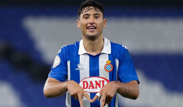 Alejo Veliz viene de vestir la camiseta de Espanyol de Barcelona y debe volver a Tottenham.