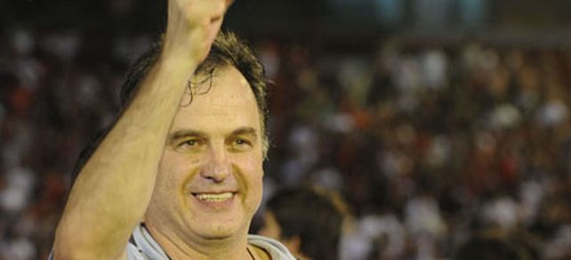 Coloso Loco: desde anoche el estadio leproso se llama Marcelo Bielsa