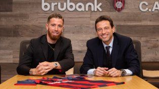 Iker Muniain con el presidente del Ciclón Marcelo Moretti.