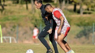 El DT de Instituto, Lucas Bovaglio, prepara cambios al por mayor para recibir a Colón.