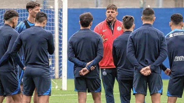 Máxima tensión en San Lorenzo: la barra brava se metió al entrenamiento