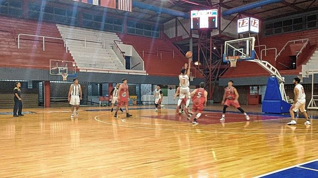 Rivadavia B le arrebató el invicto a Unión en el Dos Orillas