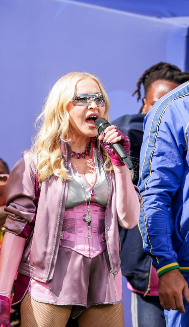 Ronaldinho, Ronaldo y Madonna sorprendieron en el primer show de entretiempo de un Mundial