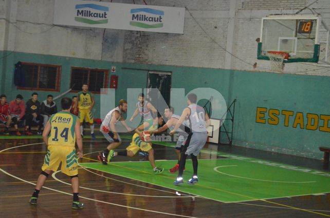 Rivadavia y Unión se metieron en las semifinales del Dos Orillas de básquet