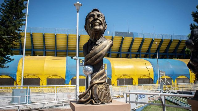 El busto de Miguel Russo ya se muestra en el Gigante de Arroyito