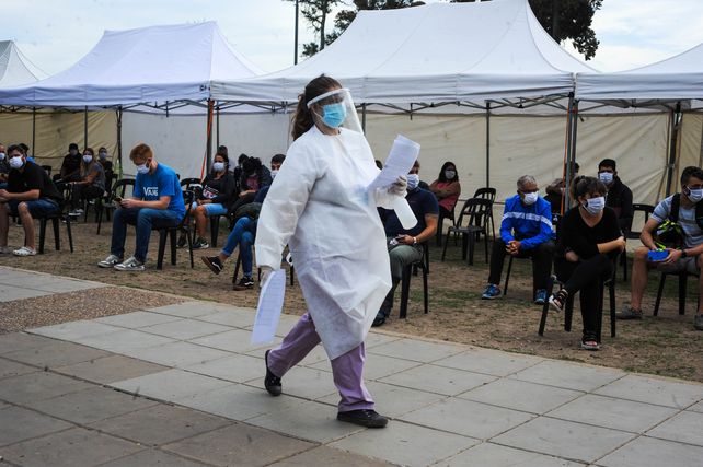 Coronavirus: la Asociación Médica de Rosario reclama que se refuercen las restricciones