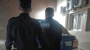 Detenido: encerró a su novia en el baño y le robó el celular