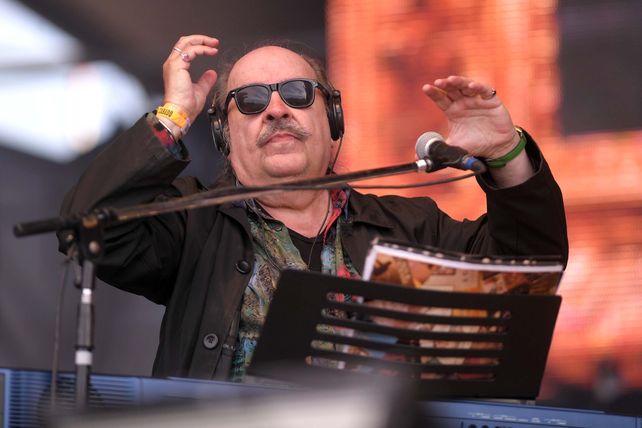 Nebbia se presentó en el Lollapalooza con una banda que incluía a integrantes de Los Reyes del Falsete. “Me siento muy pleno artísticamente”