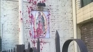 Atacan tres iglesias del barrio de Almagro con pintadas abortistas