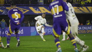 Jaminton Campaz anotó de tiro libre el gol de Central ante Boca,