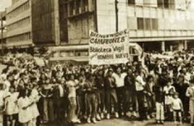 Socios dela antigua institución festejando un logro deportivo