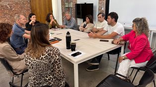 El punto central del encuentro fue analizar si la cooperativa puede acceder a la compra del inmueble que pertenece a la quiebra, un proceso que requiere gestiones complejas, tasaciones actualizadas y la intervención de distintos organismos.