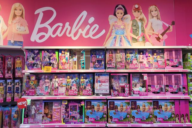 La muñeca Barbie es un ícono en juguetes importados y aunque la licencia la tiene Estados Unidos muchos modelos se fabrican en China.