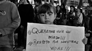 Reclamo. Gremios y alumnos de la maestra pidieron justicia y seguridad.