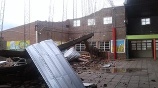 Hubo vientos de más de 120 km/h en Frontera y voladura de 25 techos
