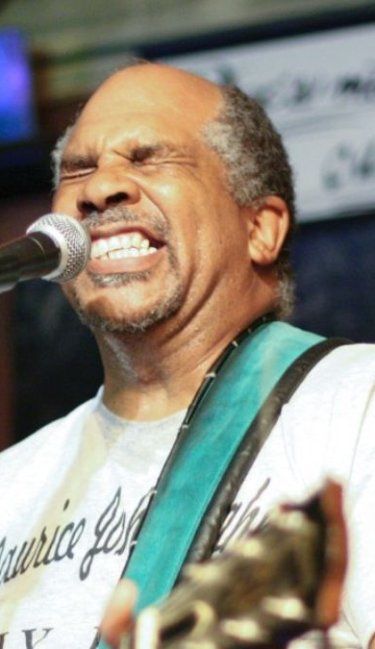 Maurice John Vaughn llega a Paraná para inaugurar la Peña Negra Anti Domingo