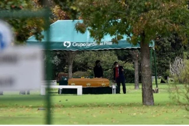 El solitario último adiós a Goldy, la hermana gemela de Mirtha