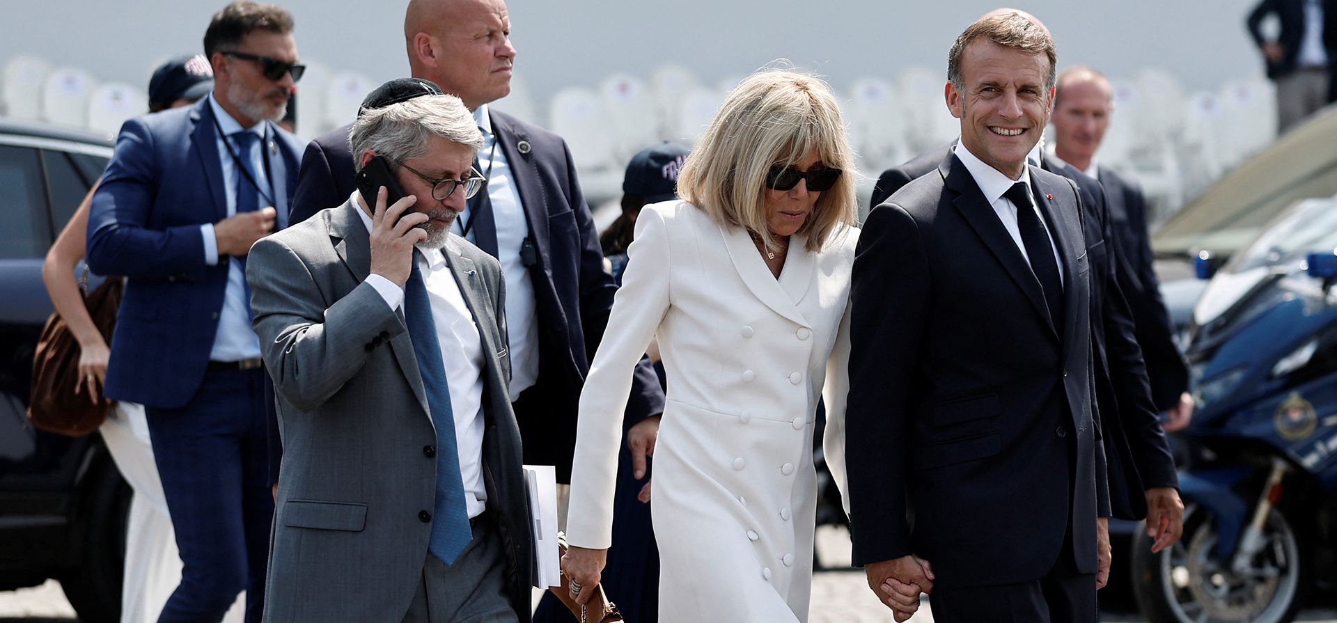 El presidente francés Emmanuel Macron y su esposa Brigitte Macron salen tras el desfile militar anual del Día de la Bastilla en la Plaza de la Concordia en París, Francia, el martes 14 de julio de 2026. (Foto de Benoit Tessier/Pool vía AP) El presidente francés Emmanuel Macron y su esposa Brigitte Macron salen tras el desfile militar anual del Día de la Bastilla en la Plaza de la Concordia en París, Francia, el martes 14 de julio de 2026. (Foto de Benoit Tessier/Pool vía AP)