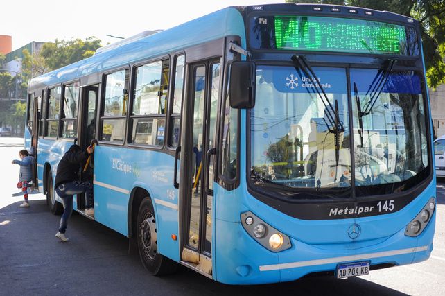 Todos arriba. Finalmente hubo acuerdo y el servicio de colectivos es normal.